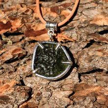 Load image into Gallery viewer, Moldavite and Sterling Silver Pendant (SSP 1045)