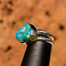 Load image into Gallery viewer, Turquoise Cabochon and Sterling Silver Ring (SSR 1008)