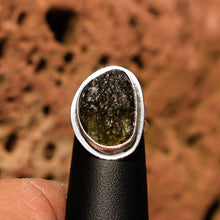 Load image into Gallery viewer, Moldavite Cabochon and Sterling Silver Ring (SSR 1023)