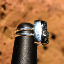 Load image into Gallery viewer, Moldavite Cabochon and Sterling Silver Ring (SSR 1024)