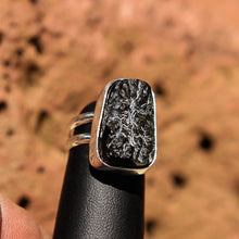 Load image into Gallery viewer, Moldavite Cabochon and Sterling Silver Ring (SSR 1024)