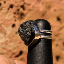 Load image into Gallery viewer, Moldavite Cabochon and Sterling Silver Ring (SSR 1025)