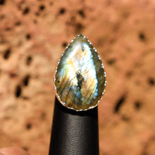 Load image into Gallery viewer, Labradorite Cabochon and Sterling Silver Ring (SSR 1026)