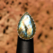Load image into Gallery viewer, Labradorite Cabochon and Sterling Silver Ring (SSR 1026)