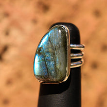 Load image into Gallery viewer, Labradorite Cabochon and Sterling Silver Ring (SSR 1027)