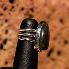 Load image into Gallery viewer, Labradorite Cabochon and Sterling Silver Ring (SSR 1027)
