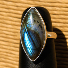 Load image into Gallery viewer, Labradorite Cabochon and Sterling Silver Ring (SSR 1034)