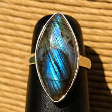 Load image into Gallery viewer, Labradorite Cabochon and Sterling Silver Ring (SSR 1034)