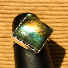 Load image into Gallery viewer, Labradorite Cabochon and Sterling Silver Ring (SSR 1035)