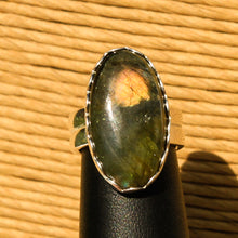 Load image into Gallery viewer, Labradorite Cabochon and Sterling Silver Ring (SSR 1036)