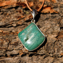 Load image into Gallery viewer, Chrysoprase Cabochon and Sterling Silver Pendant (SSP 1032)
