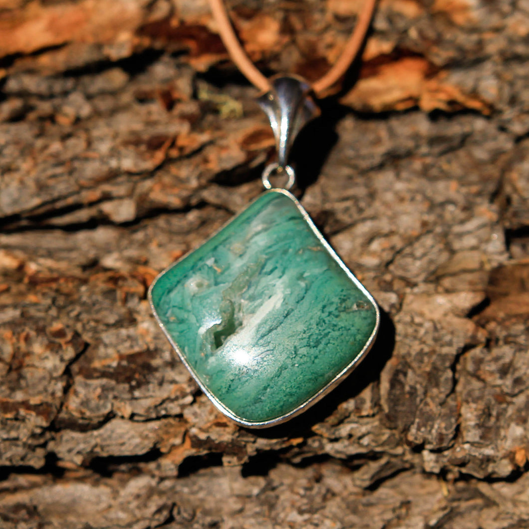 Chrysoprase Cabochon and Sterling Silver Pendant (SSP 1032)
