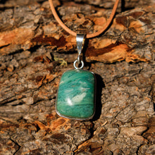 Load image into Gallery viewer, Chrysoprase Cabochon and Sterling Silver Pendant (SSP 1033)
