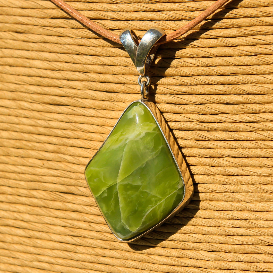 Green Serpentine (Healerite) Cabochon and Sterling Silver Pendant (SSP 1172)