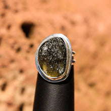 Load image into Gallery viewer, Moldavite Cabochon and Sterling Silver Ring (SSR 1023)
