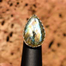 Load image into Gallery viewer, Labradorite Cabochon and Sterling Silver Ring (SSR 1026)
