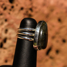 Load image into Gallery viewer, Labradorite Cabochon and Sterling Silver Ring (SSR 1027)
